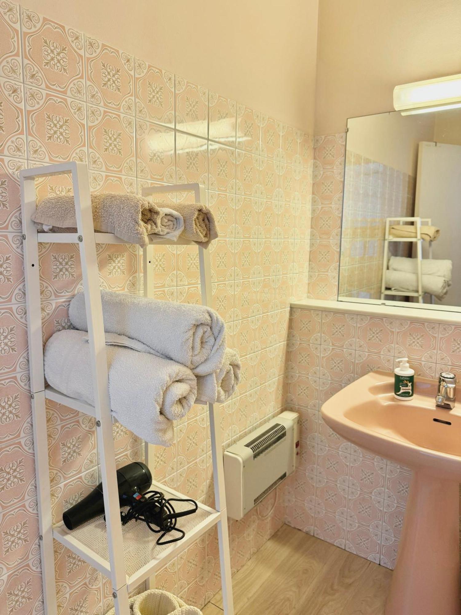 French Riviera Apartment With Swimming Pool And Free Parking Near Monaco 罗克布吕讷-卡普马丹 外观 照片